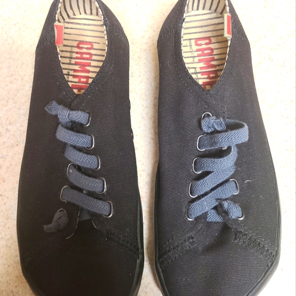Black canvas camper brand shoes size 36 like new